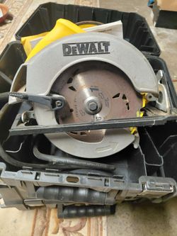 DeWalt  saw Electric 40.00 best offer