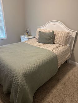 Queen Bedroom Set