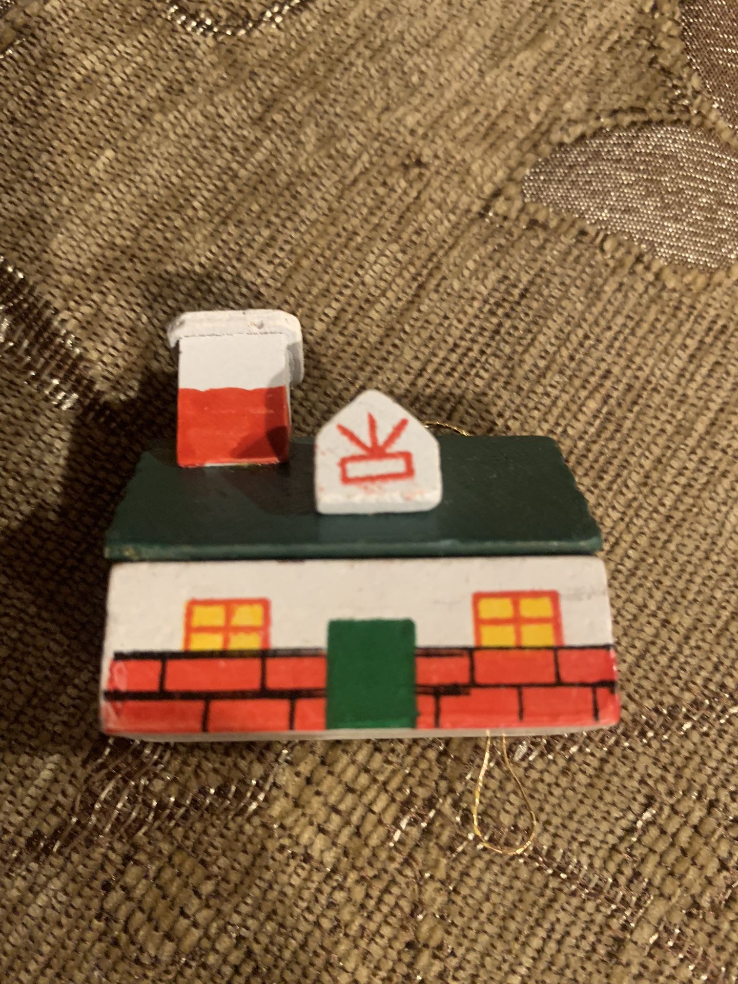 Rare finds ! Vintage wooden house painted ornament building Christmas village miniature
