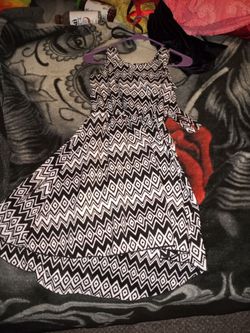 Dress Lily Bleu size 12 black and white pattern with mesh-open back