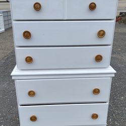 Dresser white tiered vintage  5 drawers with dovetail construction and slides excellent #0680 Made of maple and maple plywood , knobs look maple also.