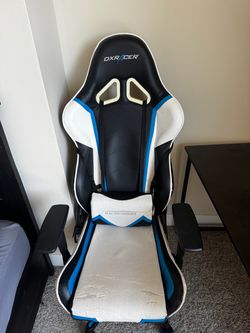 DXRACER gaming chair