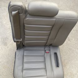 Third Row Passenger - Side Jump Seat