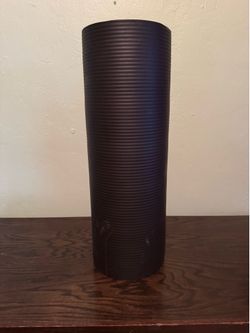 Dark ribbed yoga mat