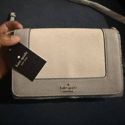 Kate Spade New York Crossbody Wallet – Brand New with Tags ✨
