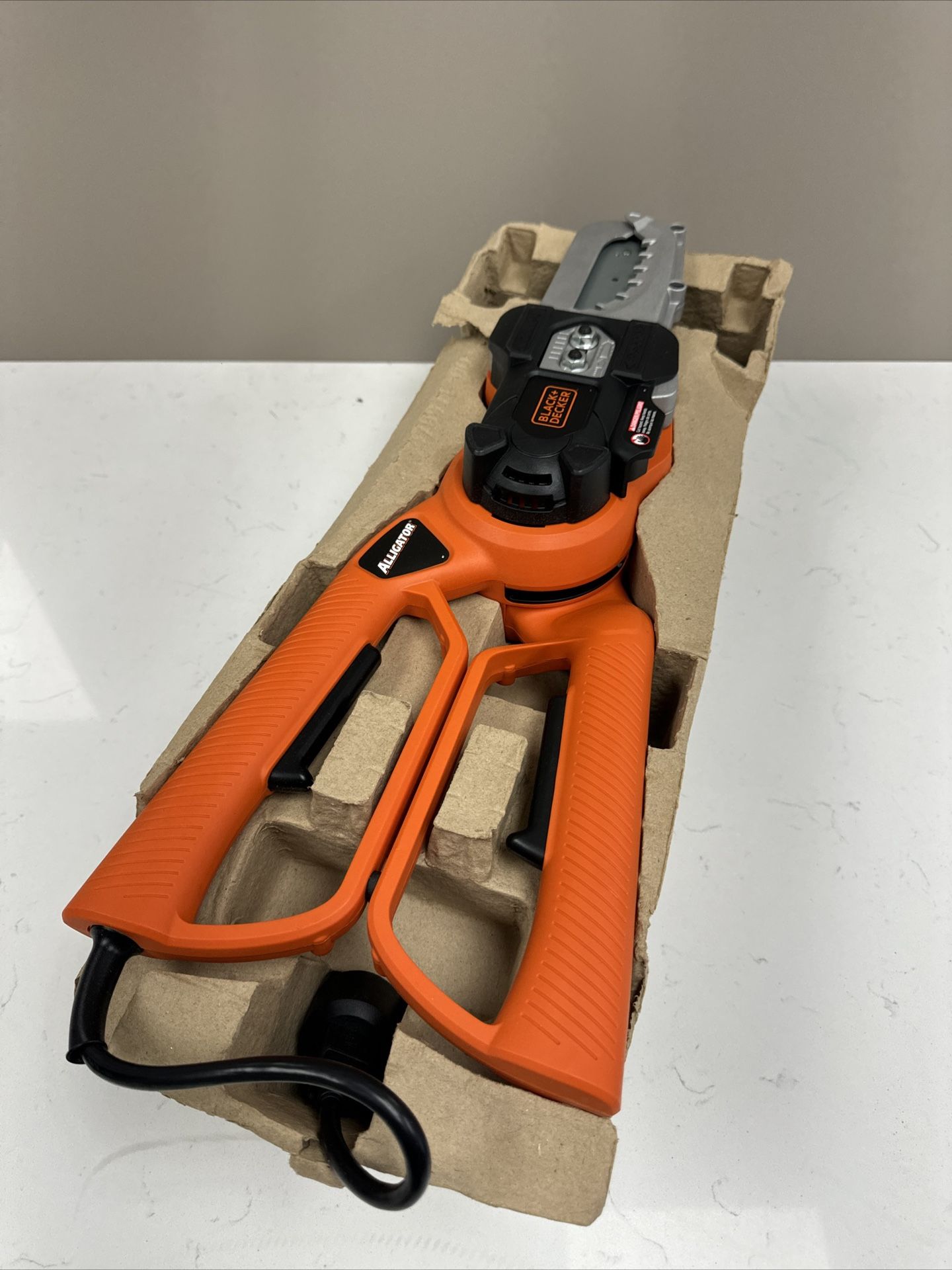 BLACK & DECKER LP1000 4.5 Amp Corded Alligator Lopper Chain Saw