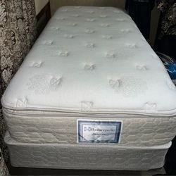 Twin bed with frame