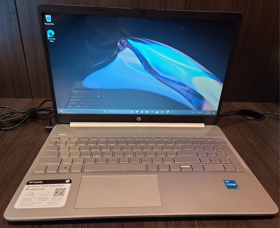 HP Laptop 15s-fq2000, i3-1115G4 3.000GHz, 8GB RAM, 256GB SSD