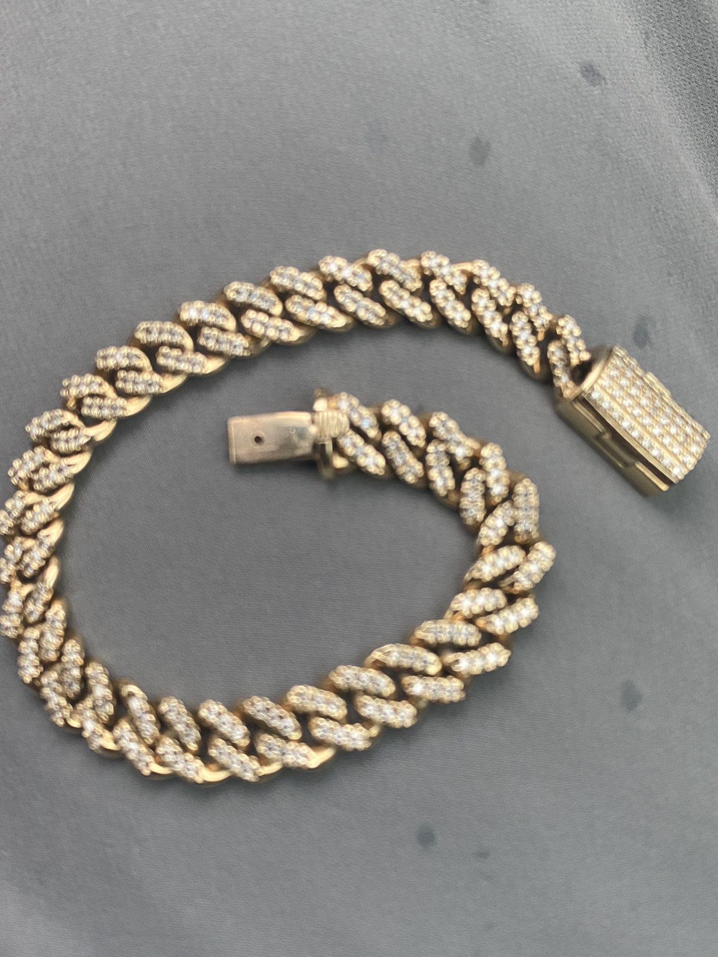 Diamond Bracelet 10k Gold. 4 Carat Total Diamonds