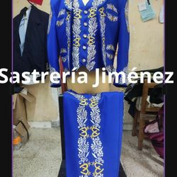 Trajes. De