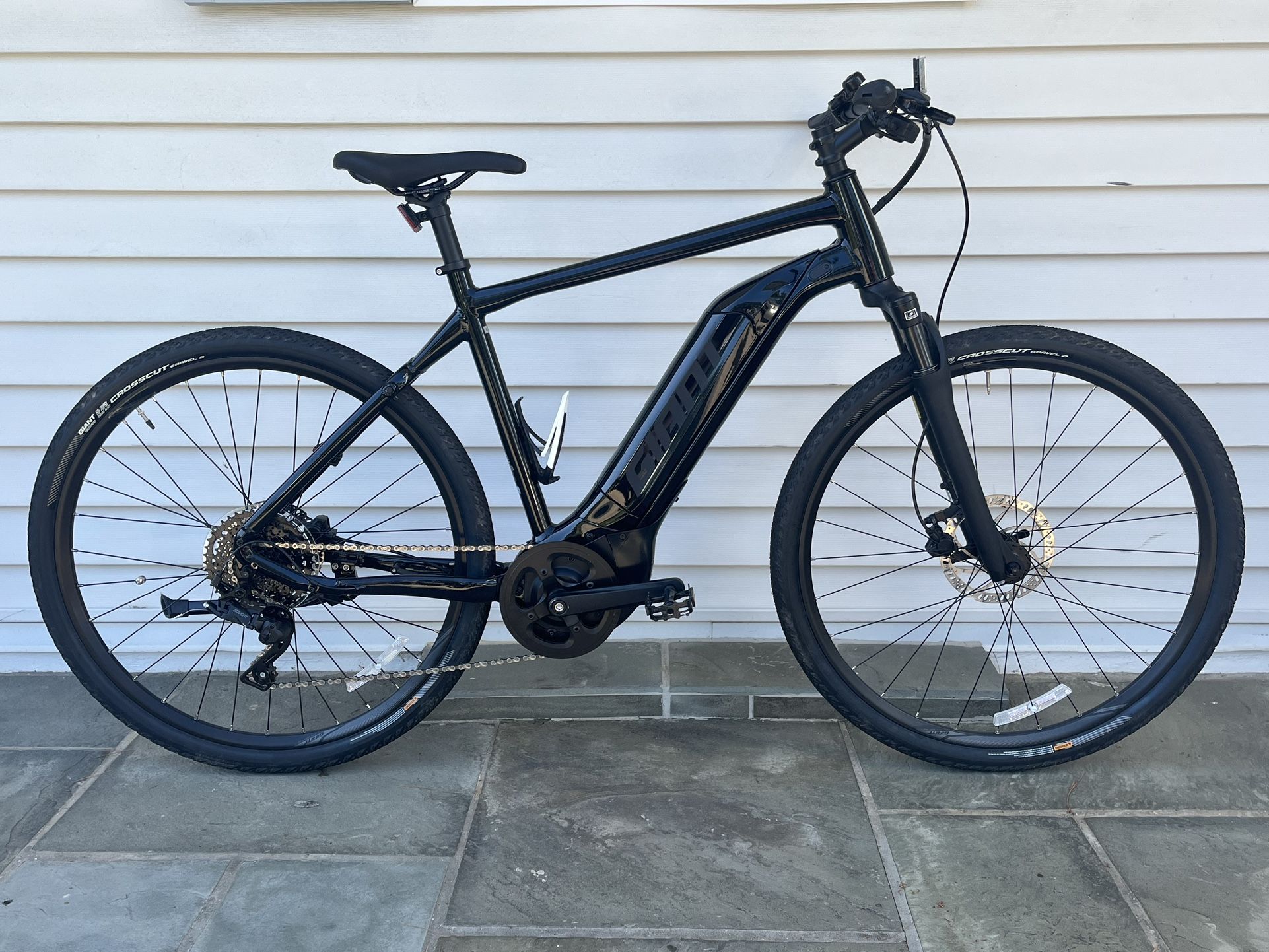 New, Large, 2022 Giant Roam E+ GTS 20MPH E-bike Ebike w/ extras