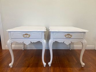 Pair of nighstands