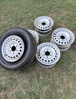 Five 2021-2025 Bronco rims and one BRAND NEW Tire