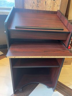 Concierge natural wood podium