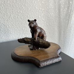 Bear statue 