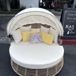 On SALE!! $175.00! New Outdoor Patio Daybed Sofa Poolside wicker In Beige (throw Pillows Not Included)