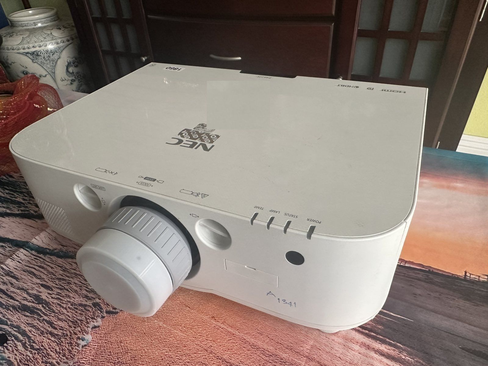 Good Projector - Model: NEC PA622U