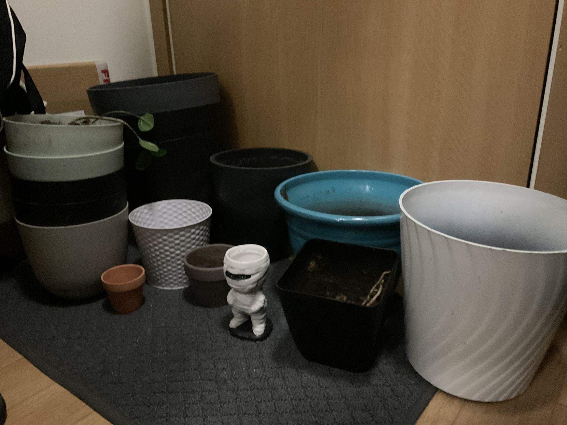 16 Assorted Planters 