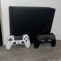 PlayStation 4 (2 Controllers)
