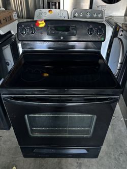 GE Smooth Top Electric Range – Fully Tested & Works Great
