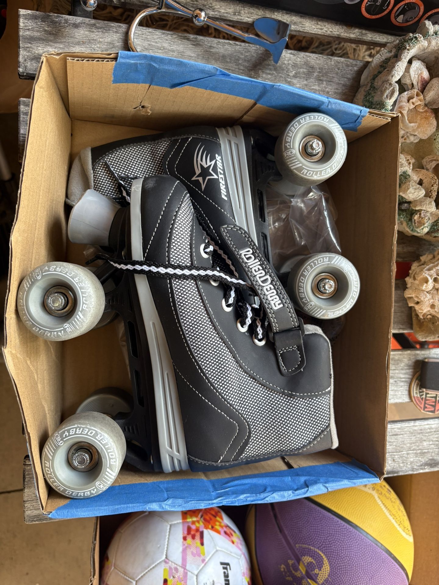 Roller Derby Skates + Protective Gear Set