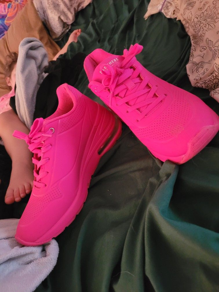 Practically New Hot Pink Skechers Sz 10