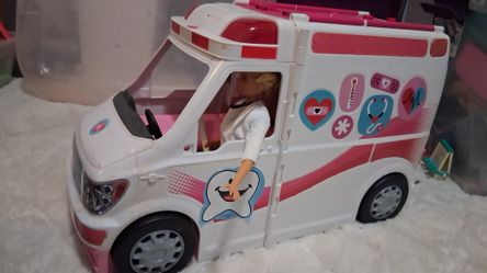 Barbie Care Clinic 2-in-1 Fun Playset 