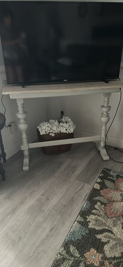 Wood entry table