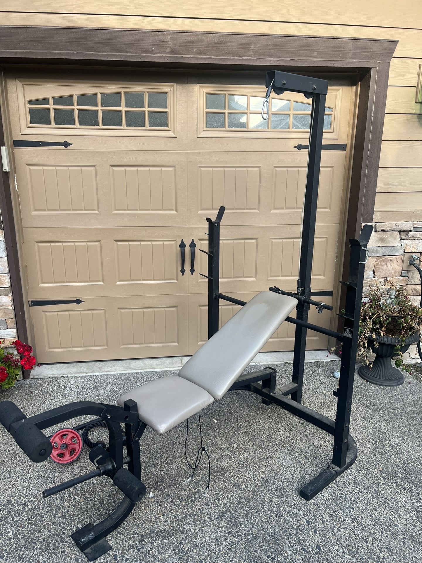 Weight Bench With Pulley System