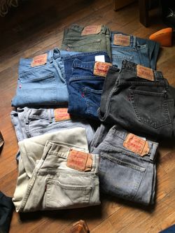 Pantalón marca LEVi STRAUSS &CO diferente talla. $10 cada uno