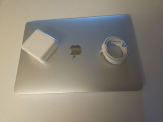Apple Macbook Pro i5 16gb Ram 256gb SSD Drive 13"Screen 2018