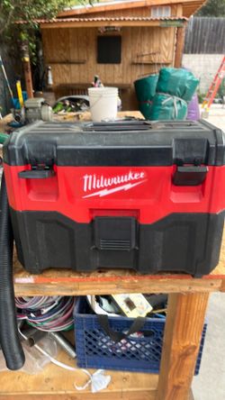Milwaukee M18 vacuum