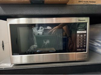 Panasonic 1.2 cu ft  Microwave 1200 watts