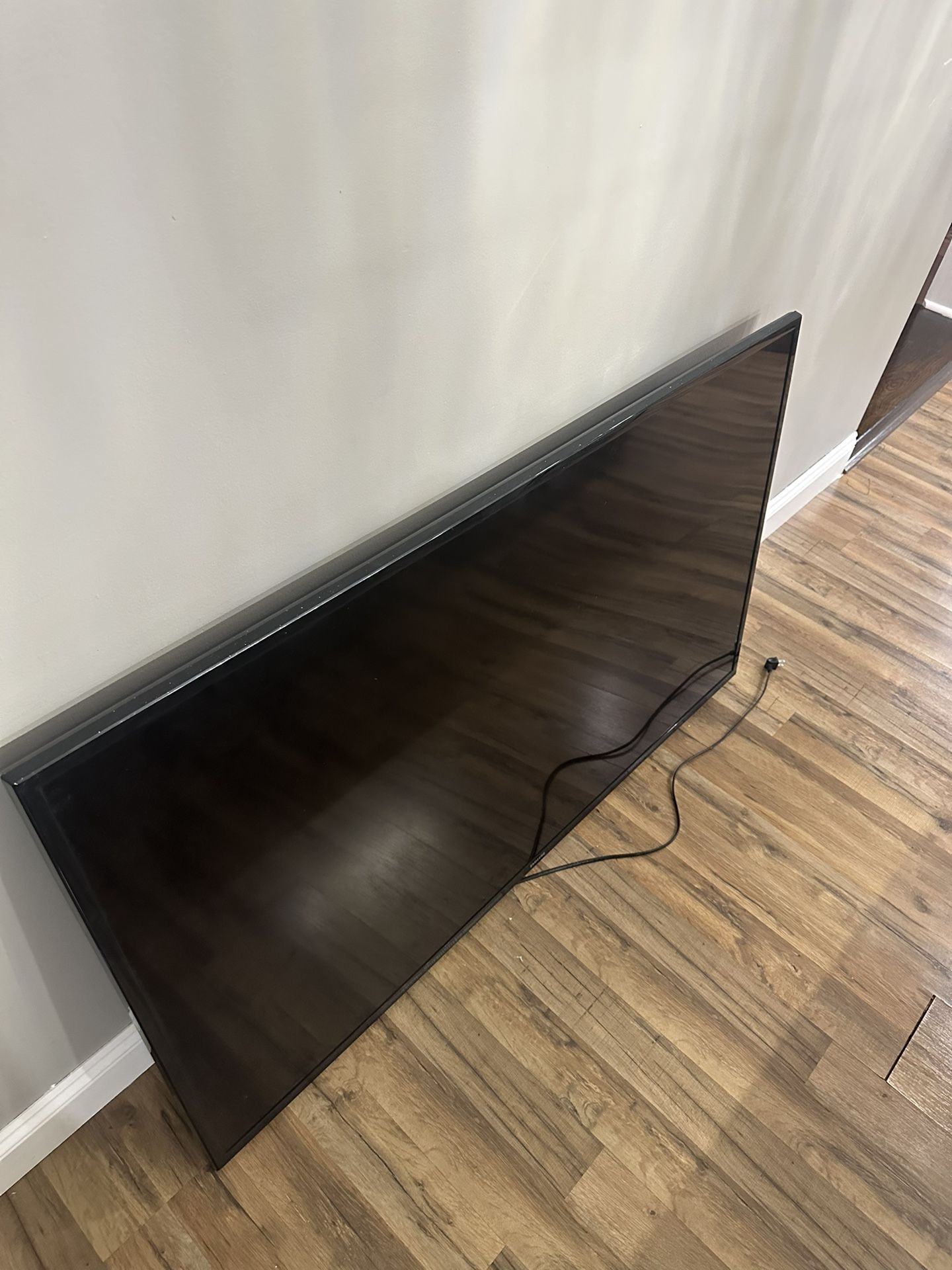 60 Inch Samsung Tv W/ Wall Mouth Included