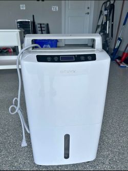 Waykar 34-Pint Dehumidifier - Excellent Condition