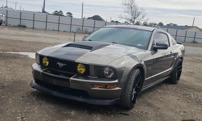 Mustang hood scoop