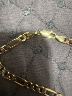 14k gold necklace ( yes it’s real gold)