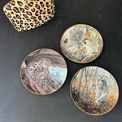 Wildlife Collector Plates + Leopard Print Vase – Home Decor Set