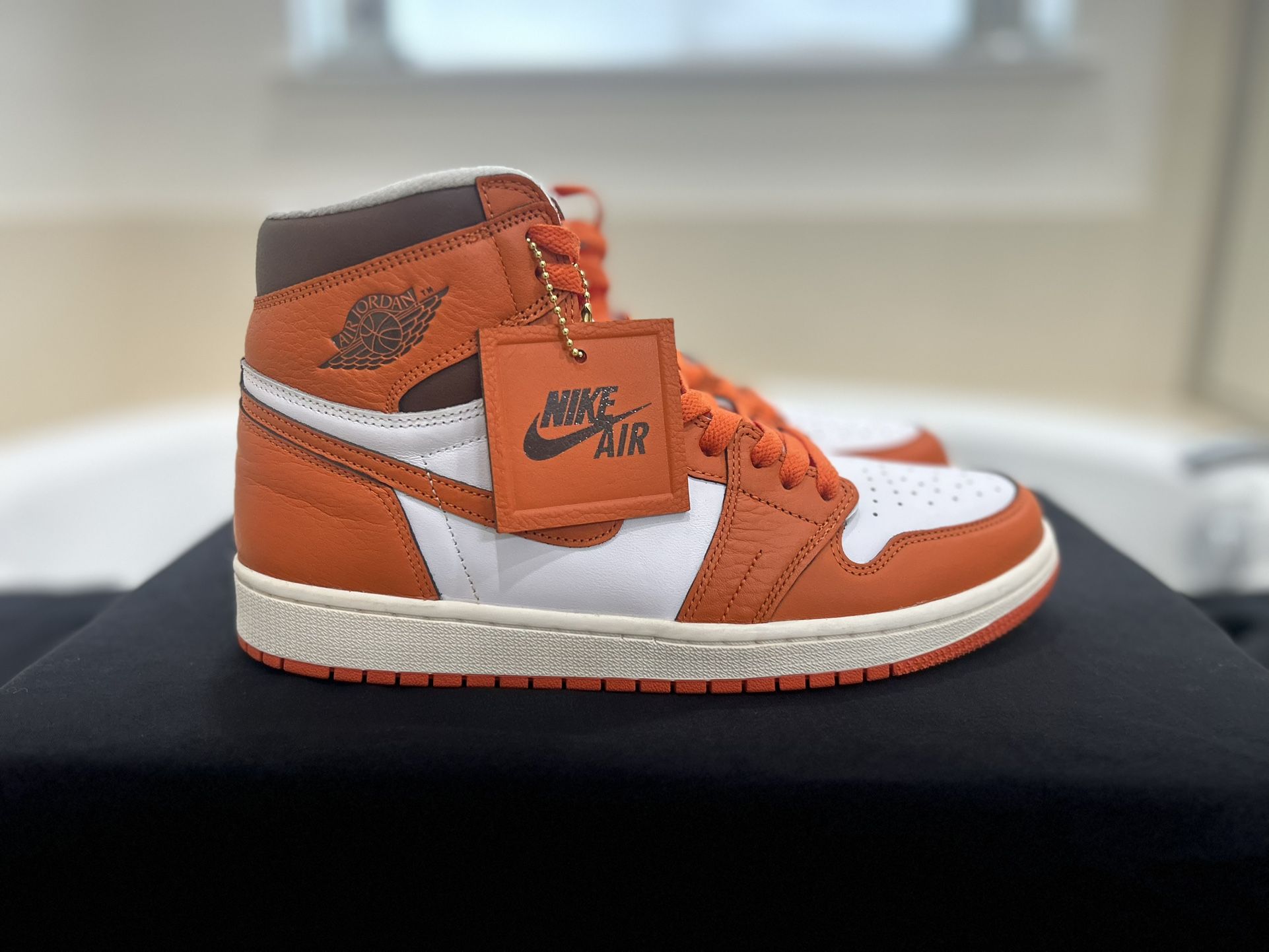 Air Jordan Retro 1s Size 9.5m. 129$ Obo