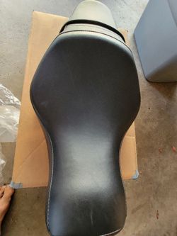 HARLEY DAVIDSON OEM 2014 AND NEWER  SPORTSTER 2-UP SEAT 6 OEM Take-Off