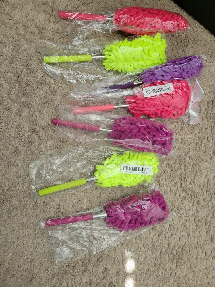 Retractable Dust Brush