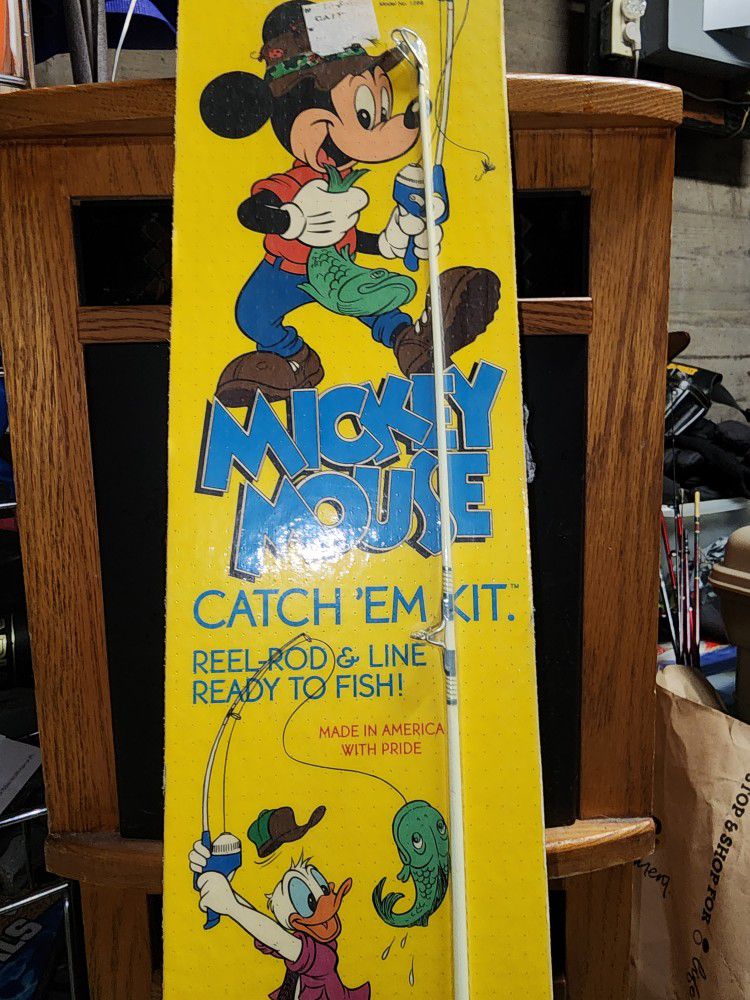 Disney vintage Mickey Mouse Fishing Pole Catch 'Em Kit Rod & Reel