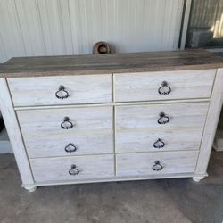 Ashley Willowton 6-Drawer Coastal Dresser