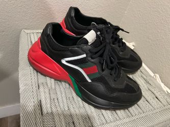 $250  Gucci sneakers men size 44 witch is size 11 in great condition new they coast $900 I want $250 real deal not fake no box