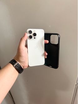 Apple iPhone 15 pro max unlock in excellent condition no cracks or anything + case