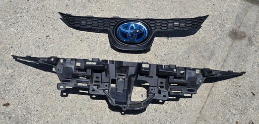 2018 2019 2020 TOYOTA COROLLA FRONT BUMPER GRILL AND RADAR MODULE SENSOR