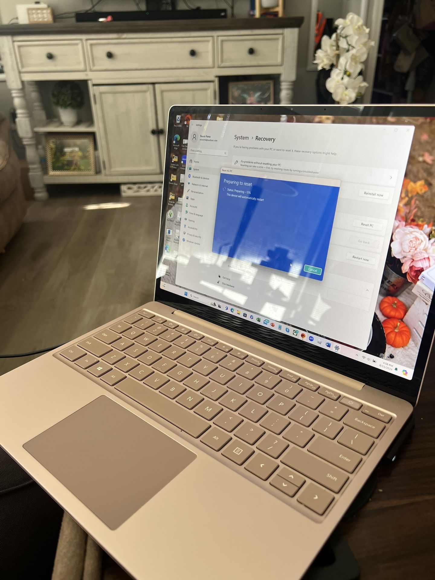 Microsoft Surface Laptop Go