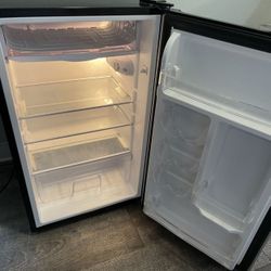 Mini Fridge Magic Chef 