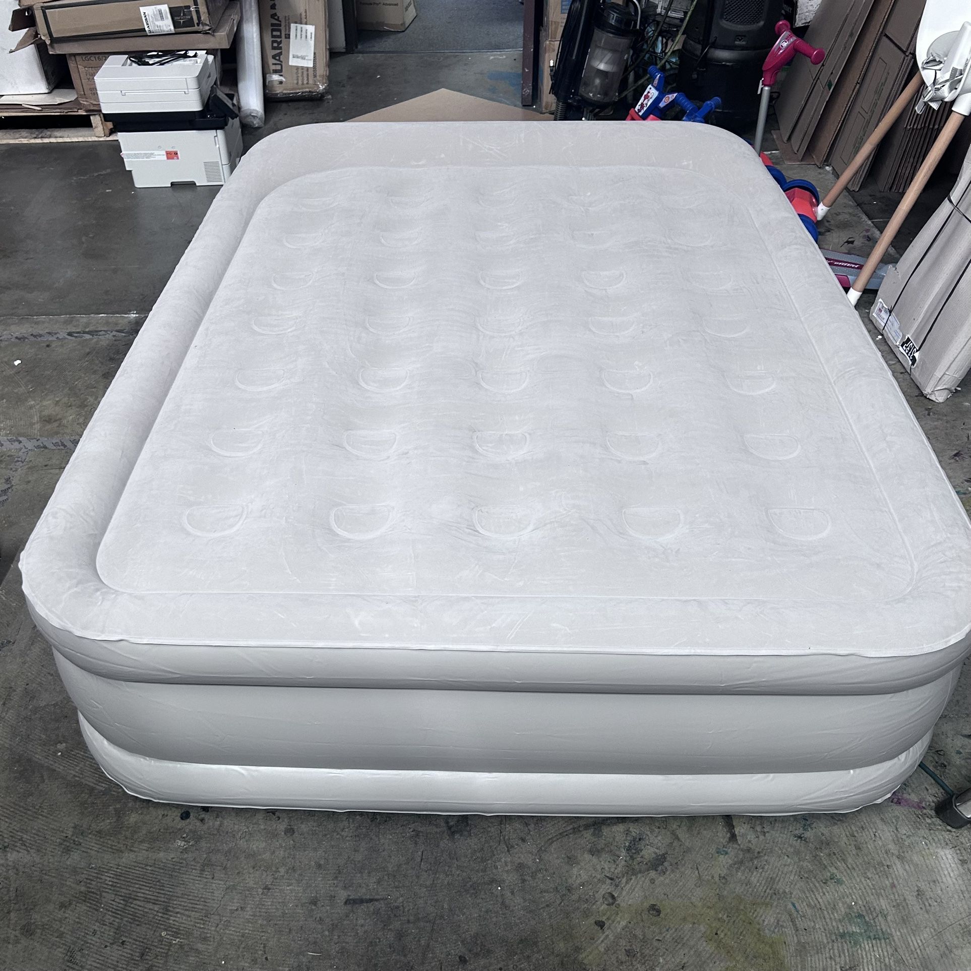 King Koil Luxury Built-in Pillow Top Queen Air Mattress with Built-in High-Speed Pump Best for Home, Camping, Guests, 20" Queen Size Double High Airbe