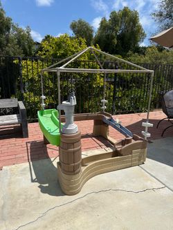 Step2 Oasis water and play table
